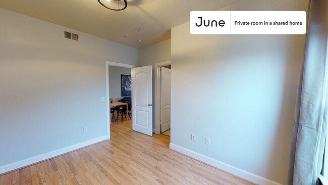 Foto del edificio - Room in Shared 4 bed/4 bath home