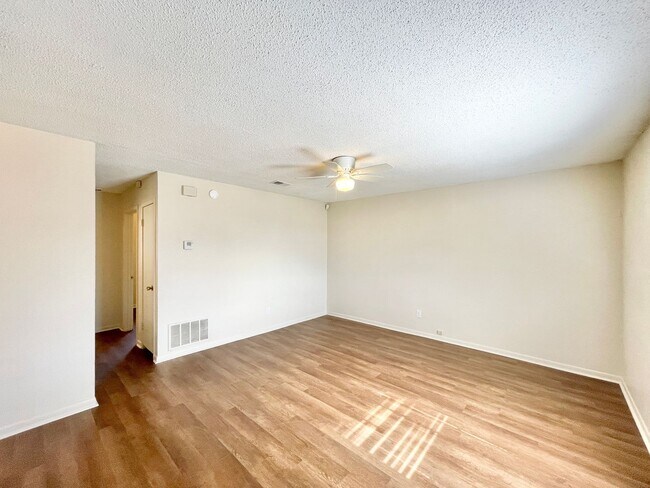 Foto del edificio - 624 Sunset Ln