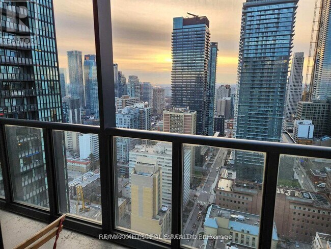 Photo du bâtiment - 110 Charles St E