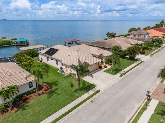 Building Photo - 611 Manatee Bay Dr
