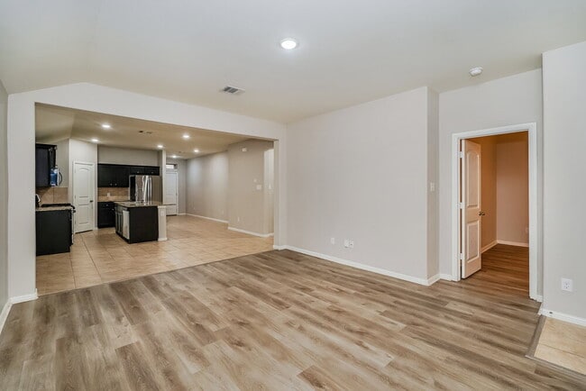 Building Photo - 679 Johnson Dr