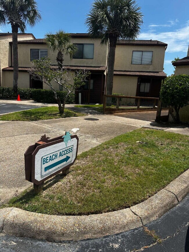 Foto del edificio - "Coastal Comfort: Spacious 2-Bed, 2-Bath Condo Retreat in Vibrant Panama City Beach!"