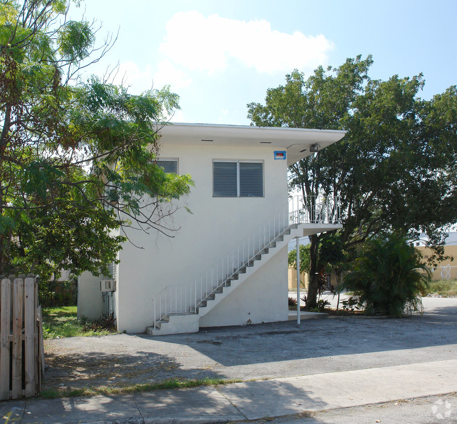 Building Photo - 201 SW 21st Ct