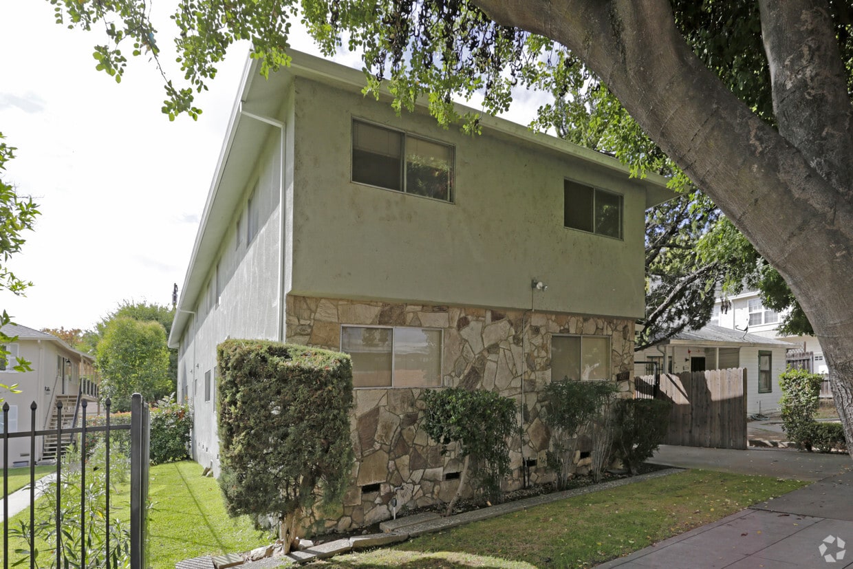 Building Photo - 2212 S St