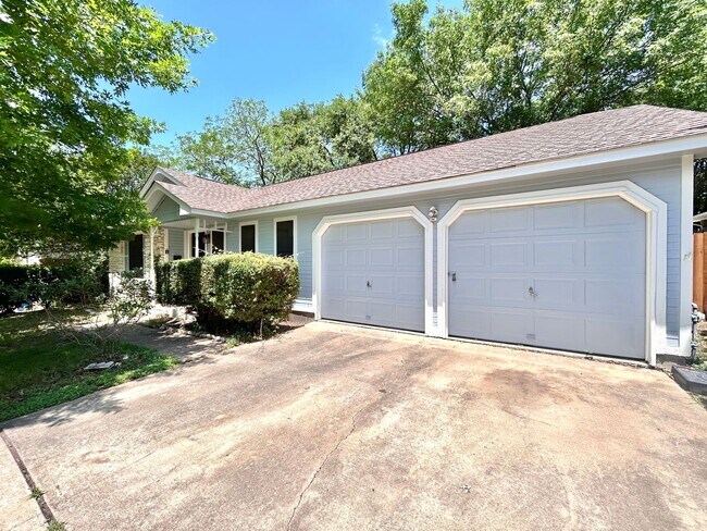 Building Photo - Cozy 3BR/2BA Single-Story Home with Privat...