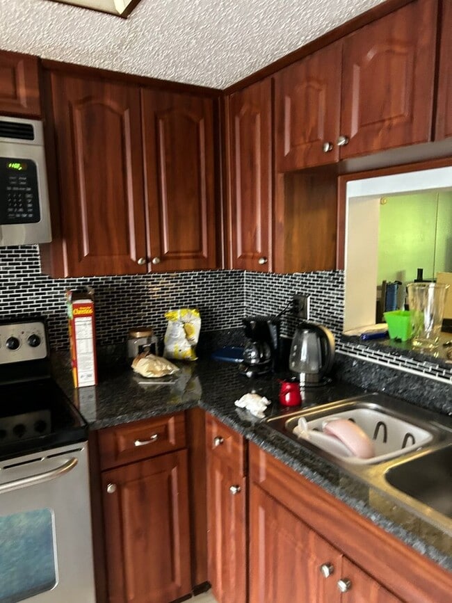 Building Photo - Charming 2BR Condo in Clearwater