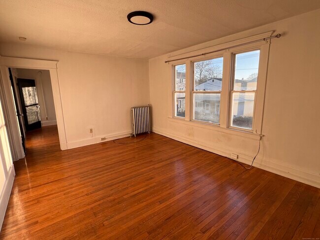 Building Photo - 635 2nd Ave