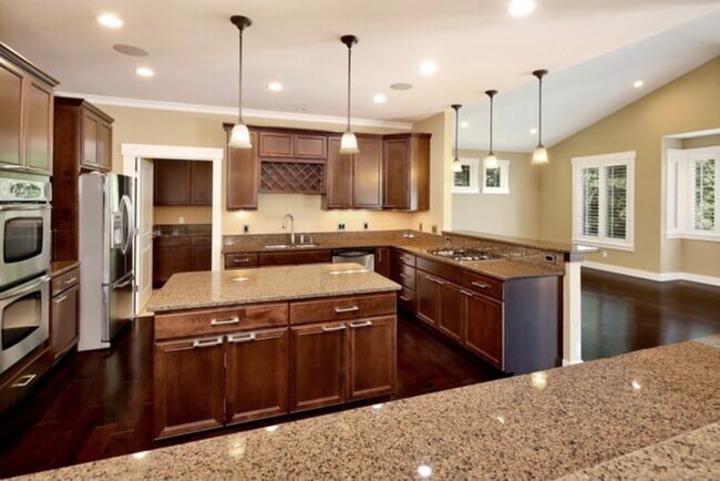 Building Photo - 4601 Beaver Pond Dr S