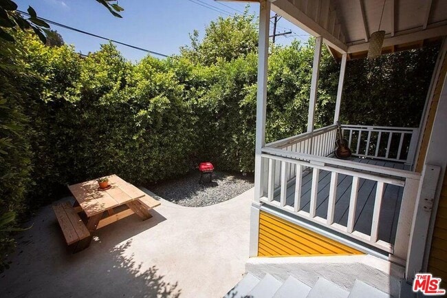 Foto del edificio - 2232 Allesandro St