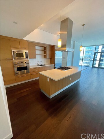 Primary Photo - 9 MacArthur Pl