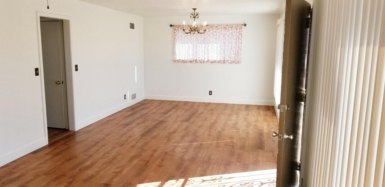Primary Photo - 3887 W Rosemary St
