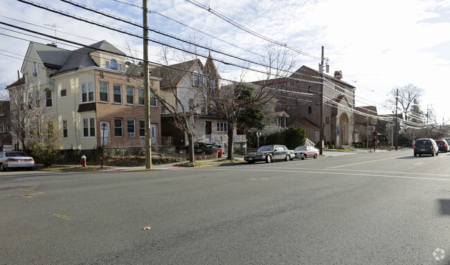 Building Photo - 900-902 Avenue C