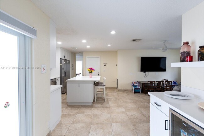 Foto del edificio - 2400 NW 103rd Ave