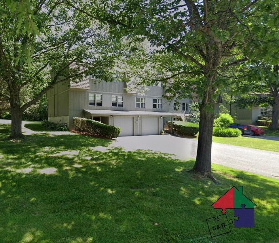 Modern 3 Bedroom 2.5 Bathroom Shelburne Apartment! - Modern 3 Bedroom 2.5 Bathroom Shelburne Apartment!