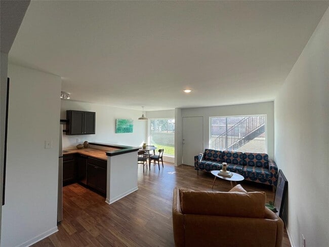 Building Photo - 1408 Hughes St