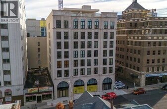 Building Photo - 169 James St S