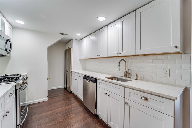 Building Photo - 456 9th St