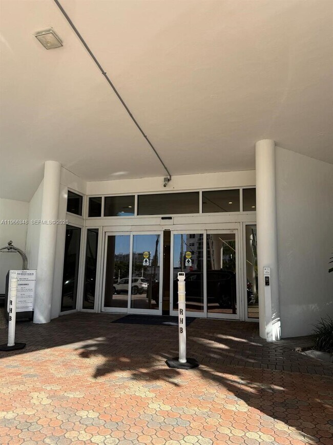 Foto del edificio - 3001 S Ocean Dr