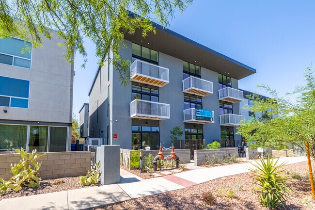 Building Photo - Willetta 15