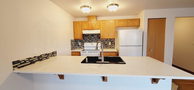 Foto del edificio - Newly Updated Townhouse in Tacoma! $500.00...