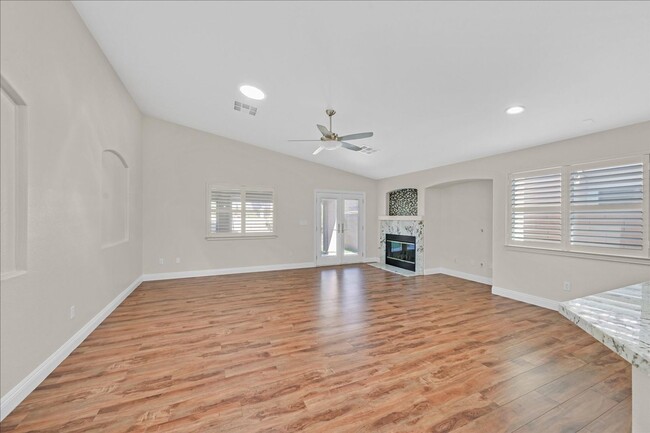 Building Photo - Beautiful Single-Story 3 Bedroom Home in T...