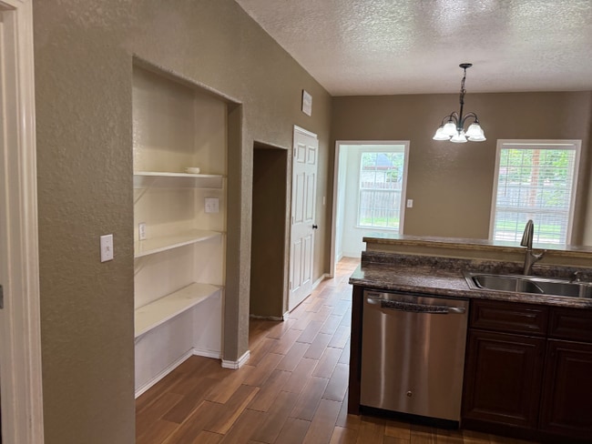 Building Photo - 6 Sunflower Cir