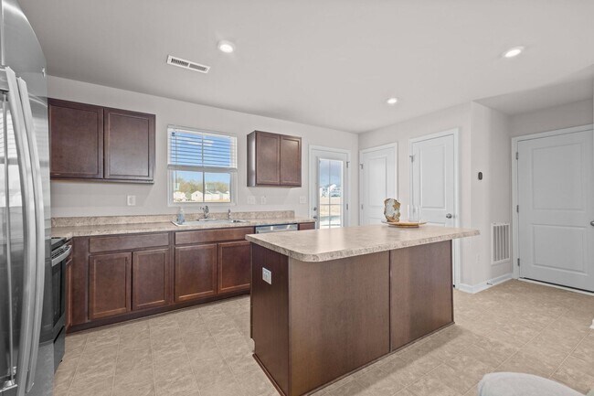 Building Photo - 160 Day Song Ct