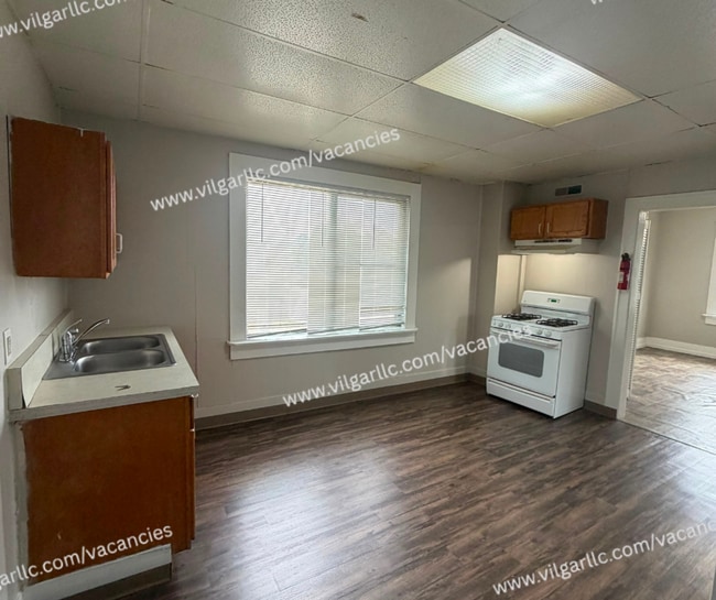Building Photo - 1202 W 151st St