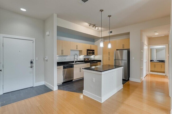 Foto del edificio - 4605 Cedar Springs Rd