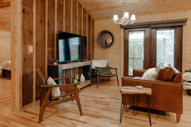 Building Photo - 521 Baywood Dr