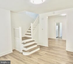 Building Photo - 405 W Ruscomb St
