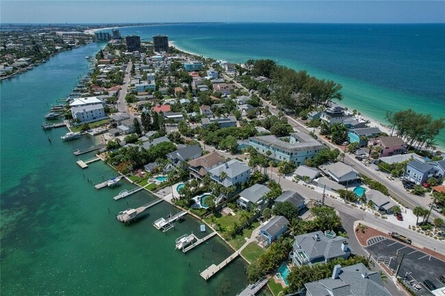 Building Photo - 8441 Bayshore Dr