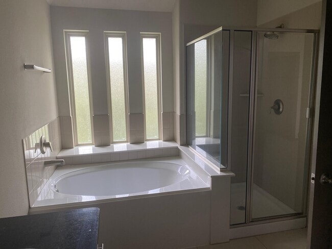 Foto del edificio - 102 Aventura Pl