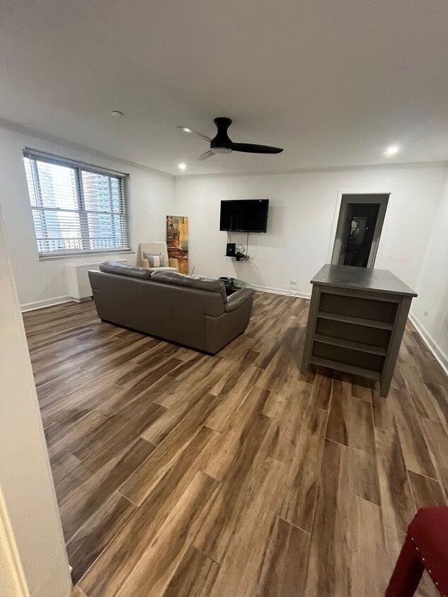 Foto principal - 300 Peachtree Rd NE