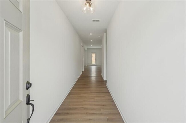 Building Photo - 522 Silverleaf Trl