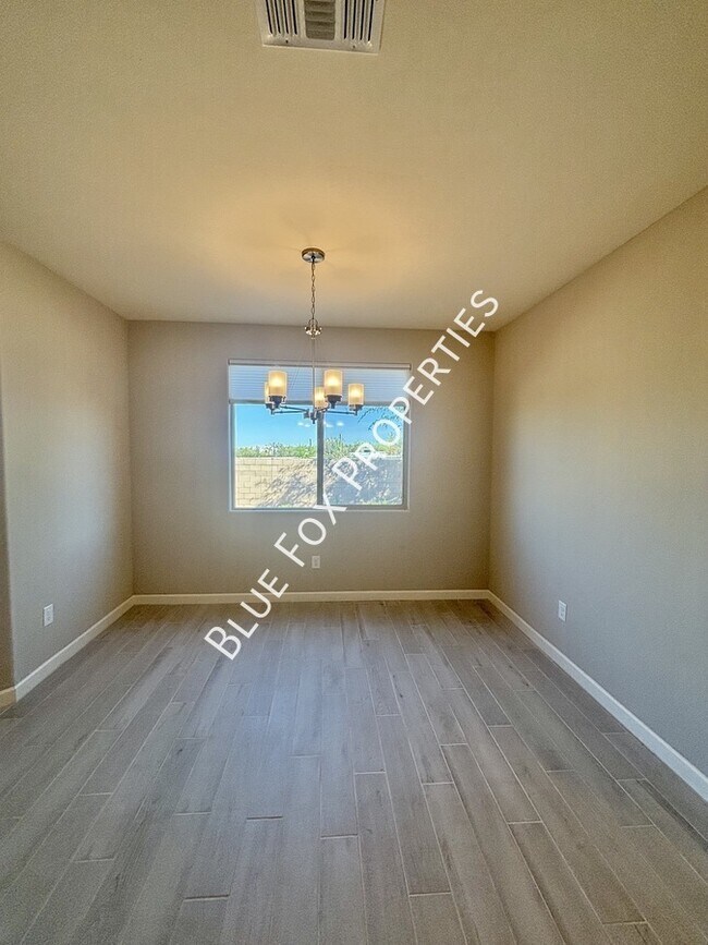 Building Photo - 5536 W Lazy Farm Dr
