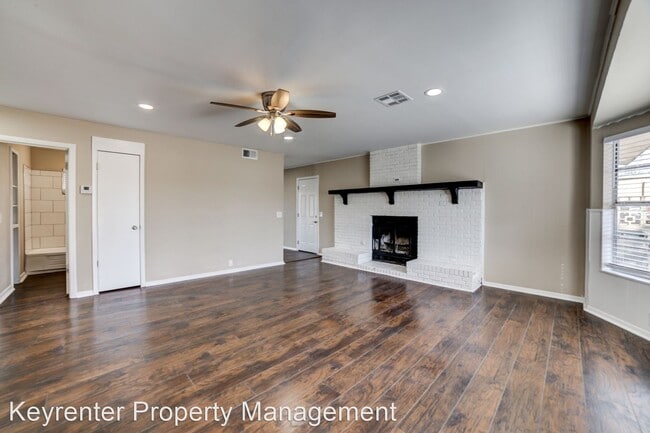 Foto del edificio - 3 br, 1 bath House - 2120 S Main St