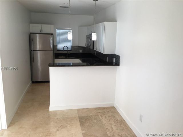 Foto del edificio - 2625 NE 32nd St