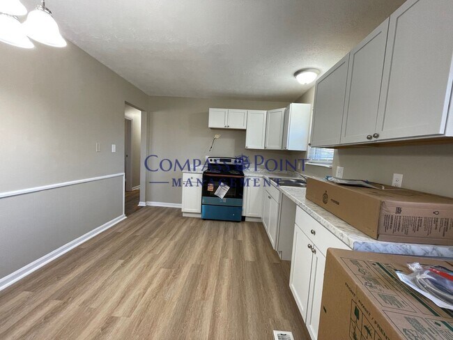 Building Photo - Newly Renovated Just For You! First Month's Rent Free!!