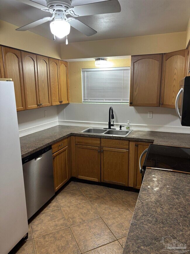 Foto del edificio - 425 Rentz Ave