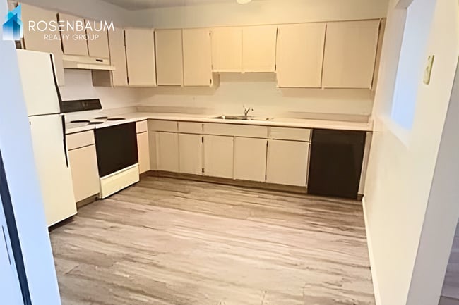 Building Photo - Charming 2-bedrooms, 1-bath Triplex in the heart of Prescott Valley!