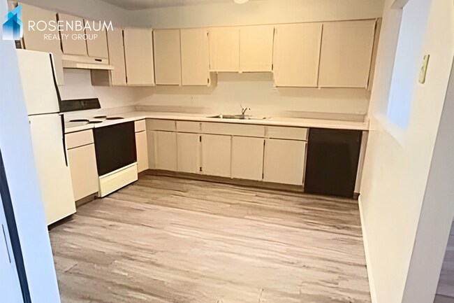 Foto del edificio - Charming 2-bedrooms, 1-bath Triplex in the heart of Prescott Valley!