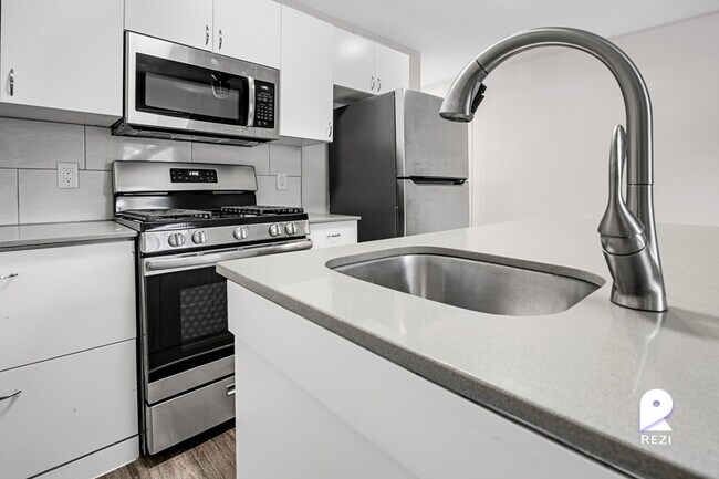 Foto del edificio - 902 Romeria Dr