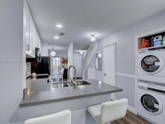 Foto del edificio - 9270 NW 40th St