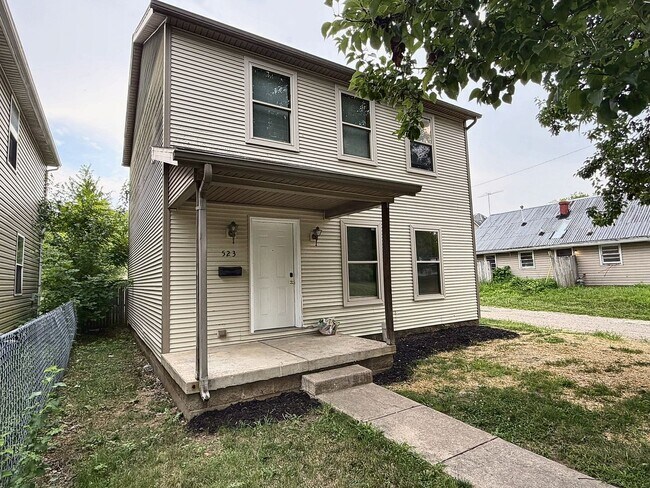 Building Photo - 4 Bed / 2 Full Bath Two-Story Home — Fresh Paint, New Flooring, Detached Garage