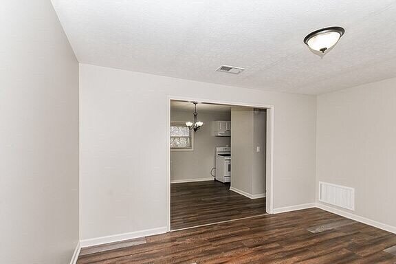 Building Photo - 1135 Pontiac Cir