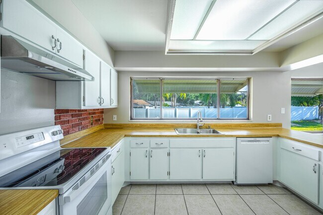 Foto del edificio - Beautiful 3 bed/ 2 bath home FOR RENT at S...