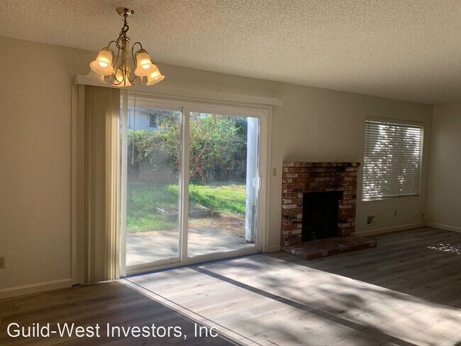 Building Photo - 2 br, 1.5 bath House - 6057 Woodside Drive