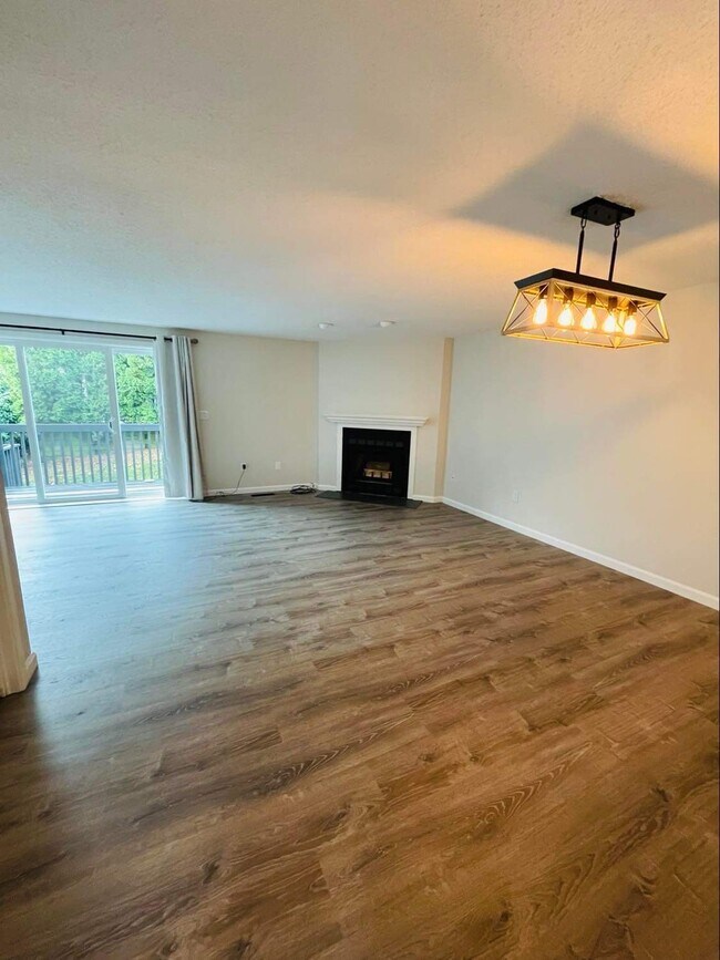 15 Avon Dale Rd, Cromwell, CT 06416 Townhome Rentals in Cromwell CT