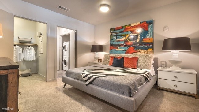 Building Photo - 3 br, 3 bath Condo - 818 W 223rd St Unit 4